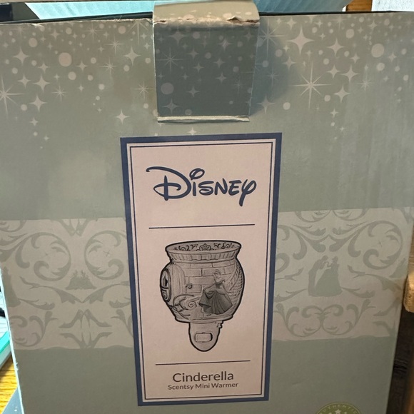 Scentsy Disney CINDERELLA Mini Wax Warmer in Box Disney Princess Plug-In Retired - Picture 6 of 7